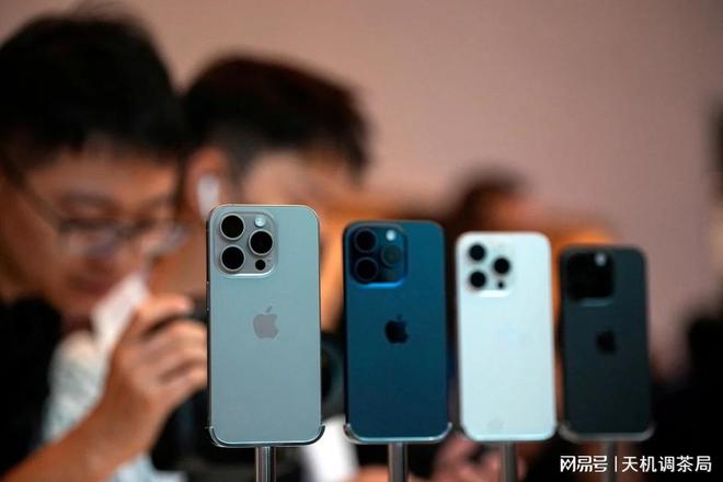 港媒：远远落后苹果手机在华销量暴跌19%IM电竞 IM电竞app华为增长近70%(图1)