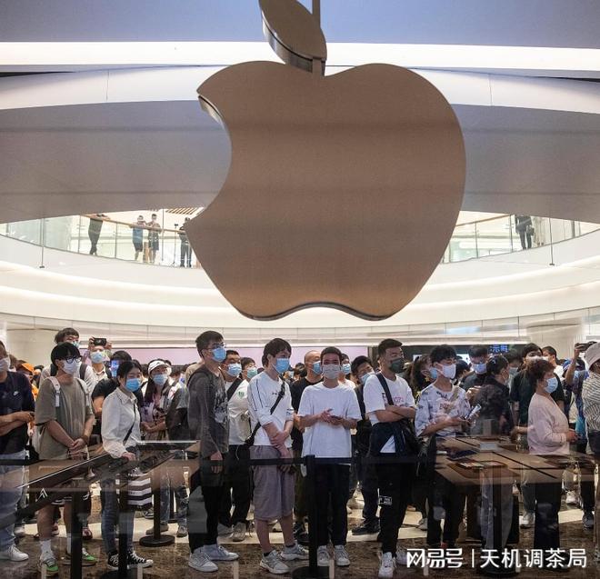 港媒：远远落后苹果手机在华销量暴跌19%IM电竞 IM电竞app华为增长近70%(图3)